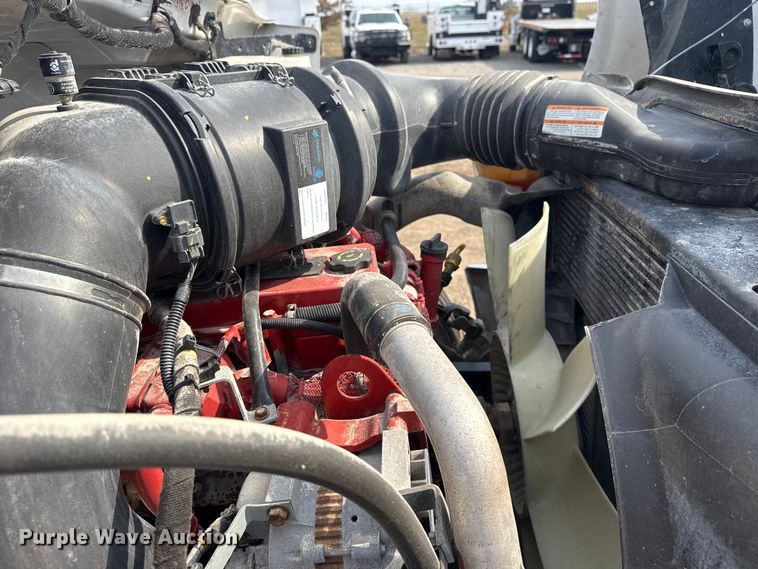 image for item EG2096 2011 Ford F650 Super Duty  utility / service truck