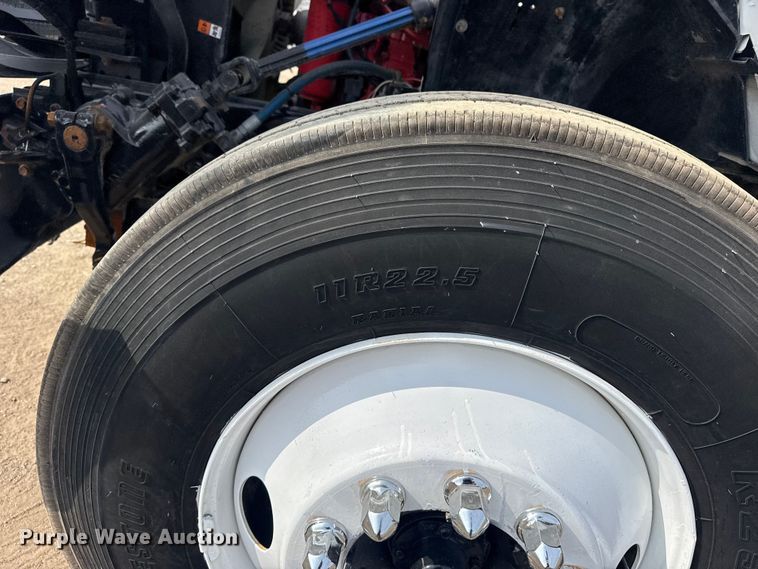 image for item EG2096 2011 Ford F650 Super Duty  utility / service truck