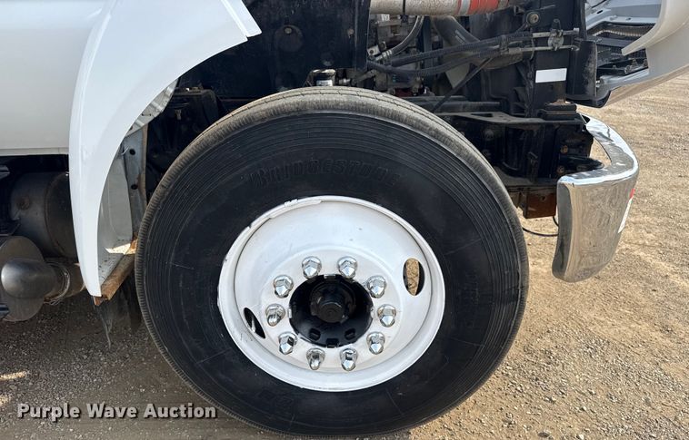 image for item EG2096 2011 Ford F650 Super Duty  utility / service truck