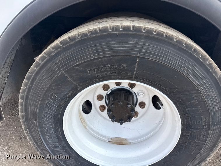 image for item EG2096 2011 Ford F650 Super Duty  utility / service truck