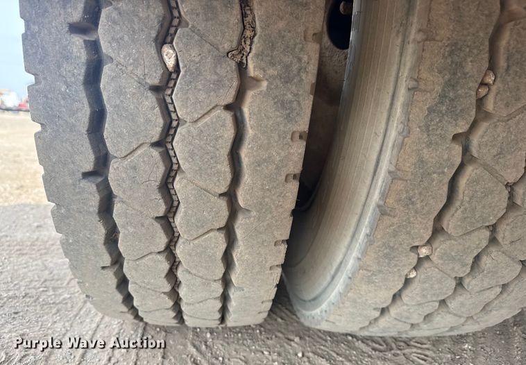 image for item EG2096 2011 Ford F650 Super Duty  utility / service truck