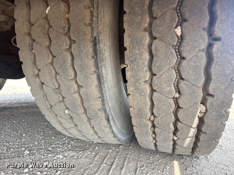 image for item EG2096 2011 Ford F650 Super Duty  utility / service truck