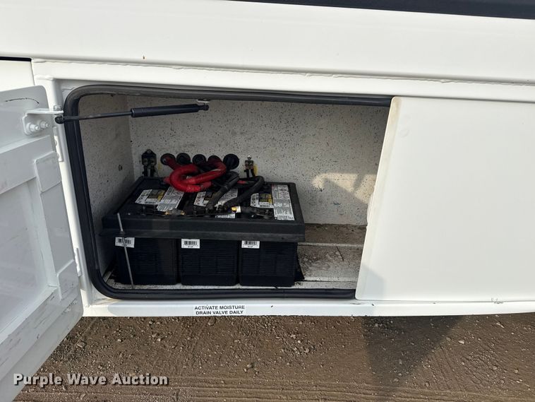 image for item EG2102 2014 Freightliner Business Class M2 utility / service truck