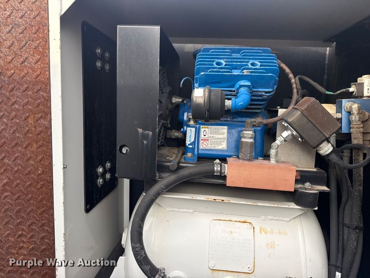 image for item EG2102 2014 Freightliner Business Class M2 utility / service truck