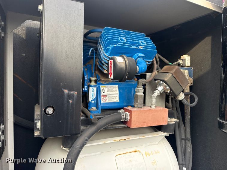 image for item EG2102 2014 Freightliner Business Class M2 utility / service truck