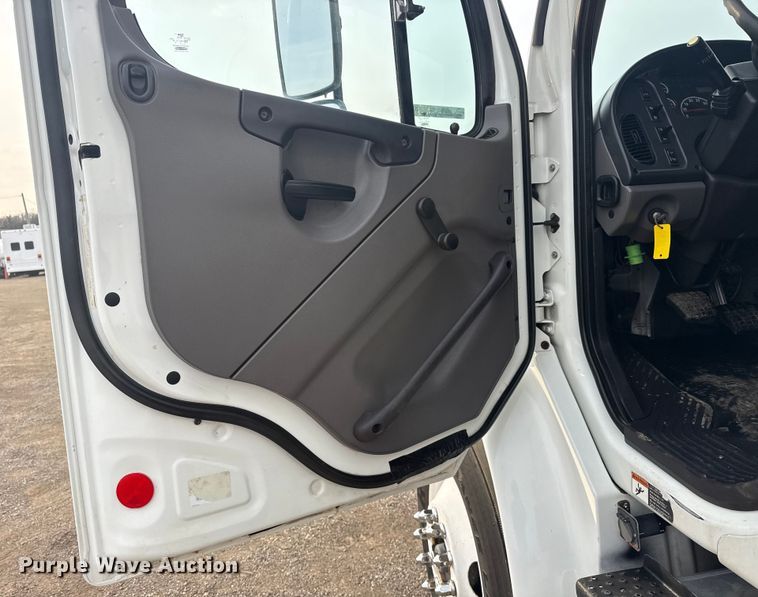 image for item EG2102 2014 Freightliner Business Class M2 utility / service truck