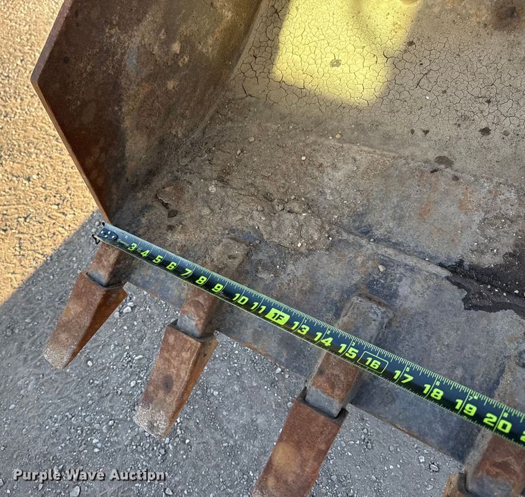 image for item EG2103 Case 580K 