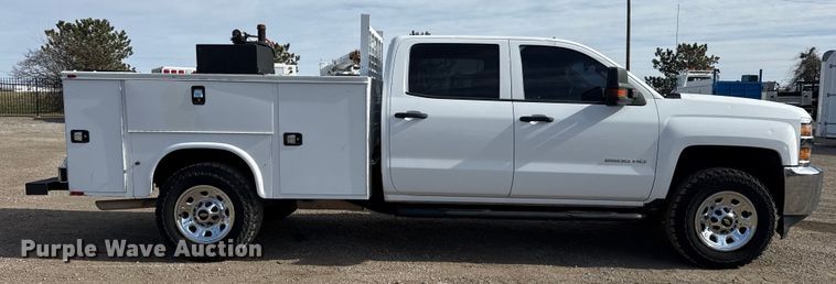 image for item EG2115 2019 Chevrolet Silverado 2500HD utility bed pickup truck