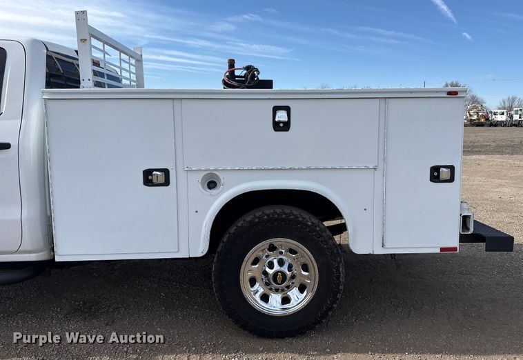 image for item EG2115 2019 Chevrolet Silverado 2500HD utility bed pickup truck
