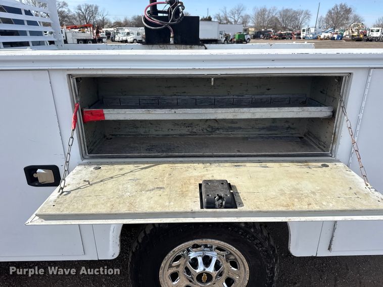 image for item EG2115 2019 Chevrolet Silverado 2500HD utility bed pickup truck