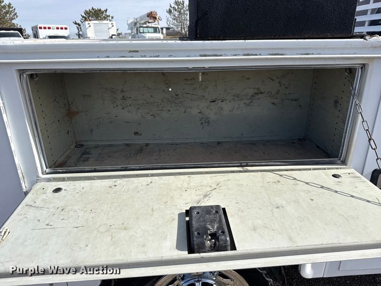 image for item EG2115 2019 Chevrolet Silverado 2500HD utility bed pickup truck