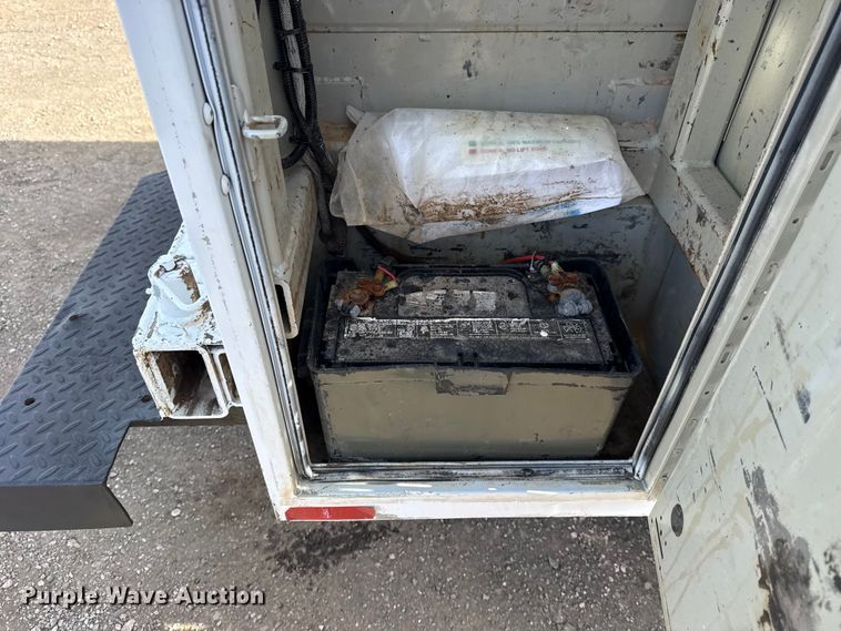 image for item EG2115 2019 Chevrolet Silverado 2500HD utility bed pickup truck