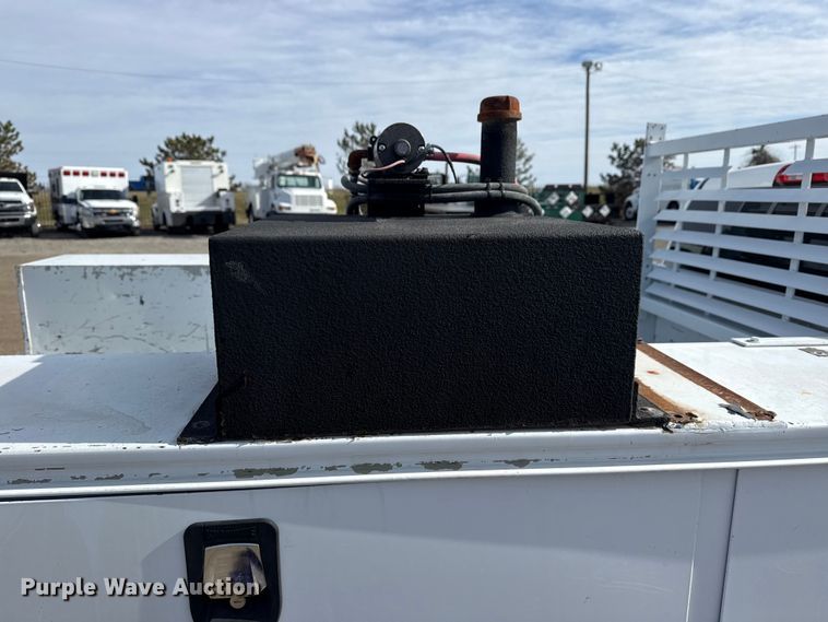 image for item EG2115 2019 Chevrolet Silverado 2500HD utility bed pickup truck