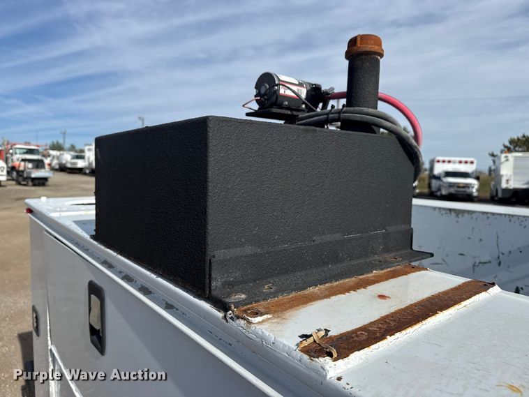 image for item EG2115 2019 Chevrolet Silverado 2500HD utility bed pickup truck