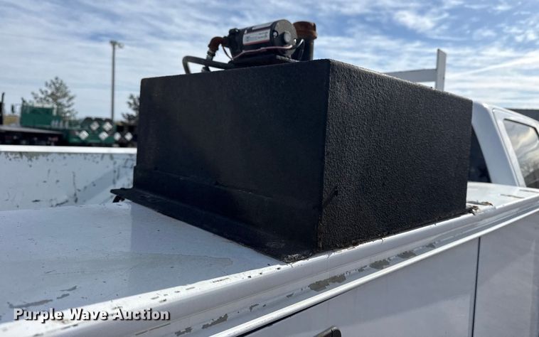 image for item EG2115 2019 Chevrolet Silverado 2500HD utility bed pickup truck