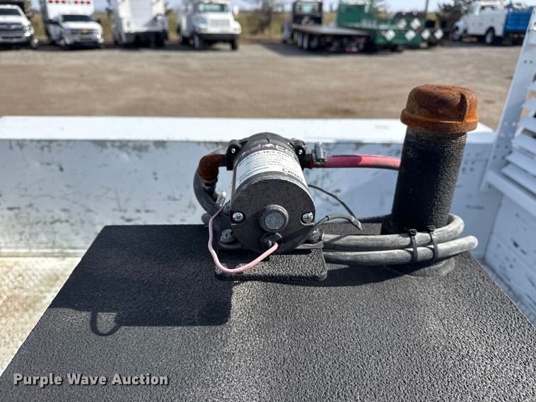 image for item EG2115 2019 Chevrolet Silverado 2500HD utility bed pickup truck