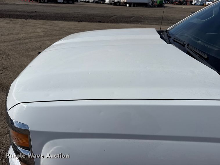 image for item EG2115 2019 Chevrolet Silverado 2500HD utility bed pickup truck