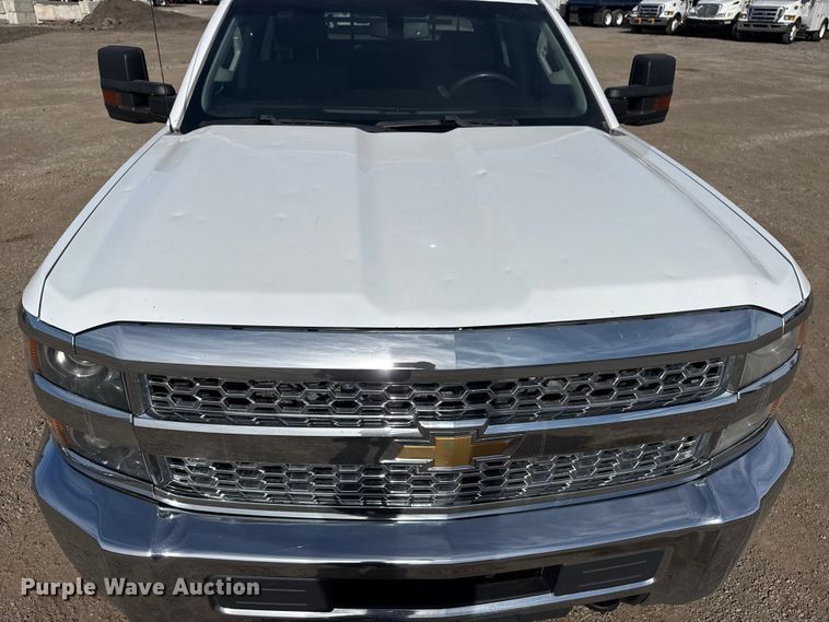 image for item EG2115 2019 Chevrolet Silverado 2500HD utility bed pickup truck