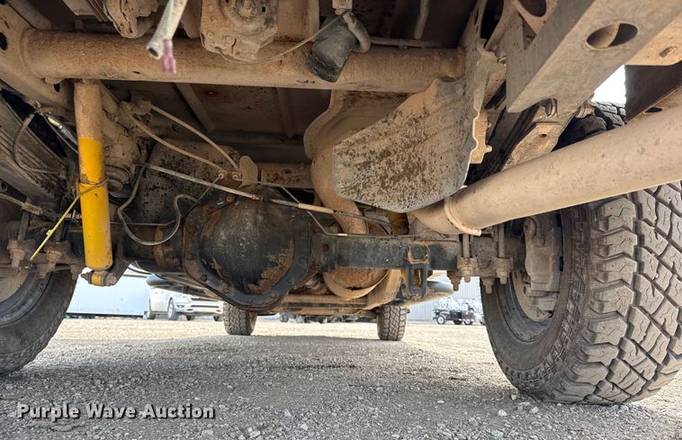 image for item EG2115 2019 Chevrolet Silverado 2500HD utility bed pickup truck