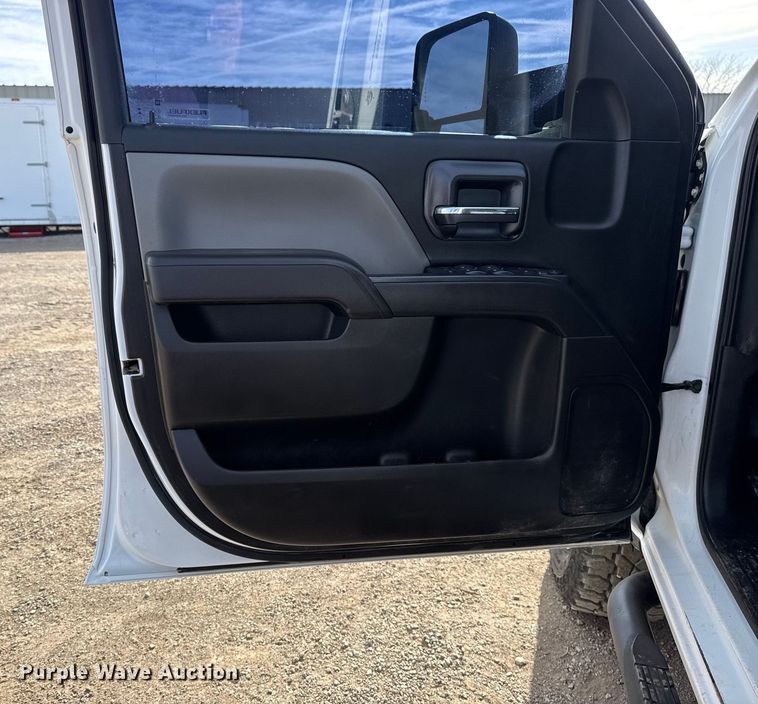 image for item EG2115 2019 Chevrolet Silverado 2500HD utility bed pickup truck