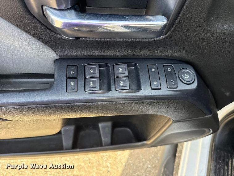 image for item EG2115 2019 Chevrolet Silverado 2500HD utility bed pickup truck