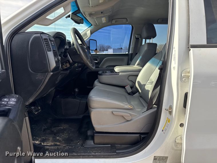 image for item EG2115 2019 Chevrolet Silverado 2500HD utility bed pickup truck