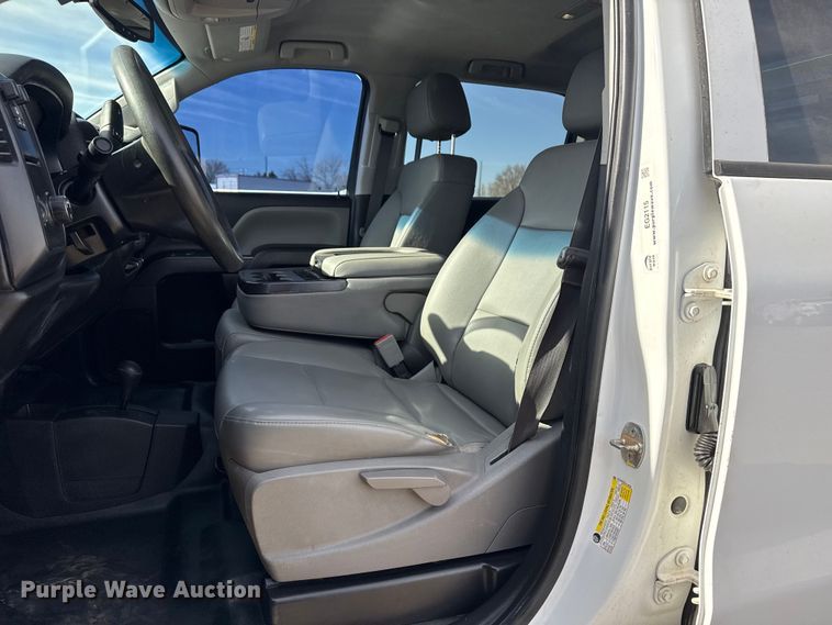 image for item EG2115 2019 Chevrolet Silverado 2500HD utility bed pickup truck