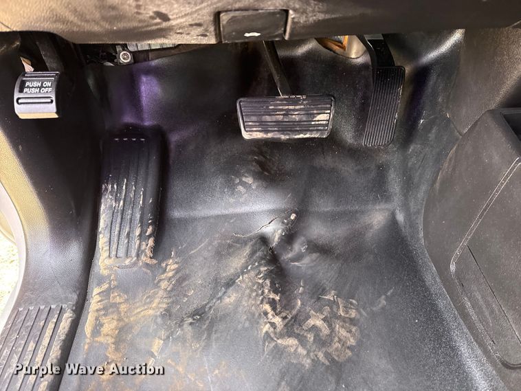 image for item EG2115 2019 Chevrolet Silverado 2500HD utility bed pickup truck