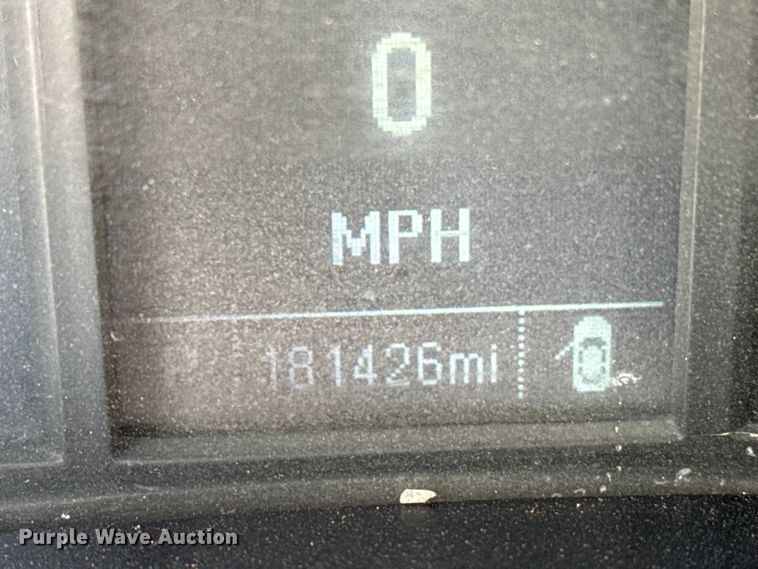 image for item EG2115 2019 Chevrolet Silverado 2500HD utility bed pickup truck