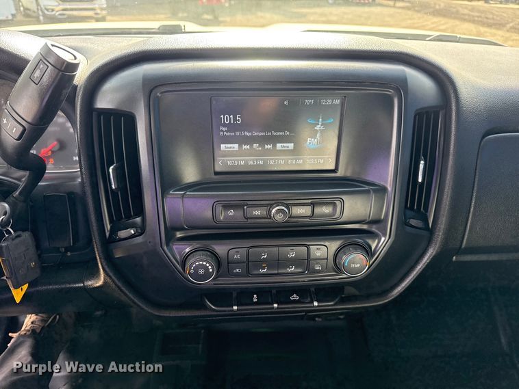 image for item EG2115 2019 Chevrolet Silverado 2500HD utility bed pickup truck