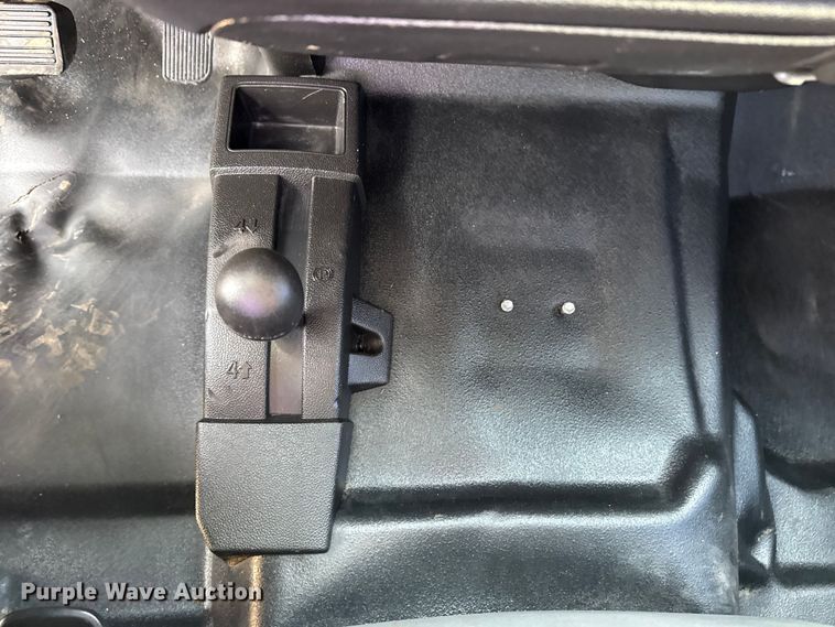 image for item EG2115 2019 Chevrolet Silverado 2500HD utility bed pickup truck