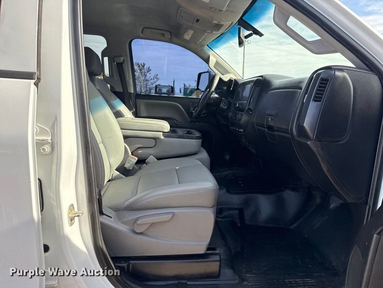 image for item EG2115 2019 Chevrolet Silverado 2500HD utility bed pickup truck