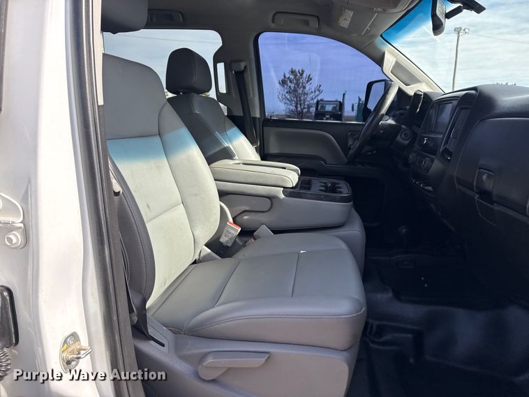 image for item EG2115 2019 Chevrolet Silverado 2500HD utility bed pickup truck