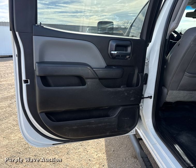 image for item EG2115 2019 Chevrolet Silverado 2500HD utility bed pickup truck