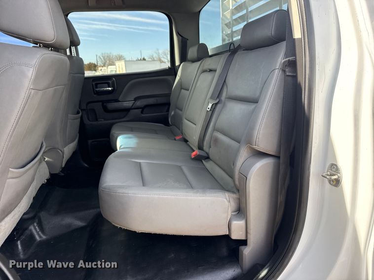 image for item EG2115 2019 Chevrolet Silverado 2500HD utility bed pickup truck