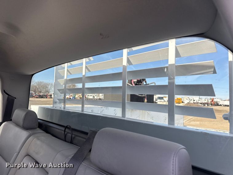 image for item EG2115 2019 Chevrolet Silverado 2500HD utility bed pickup truck