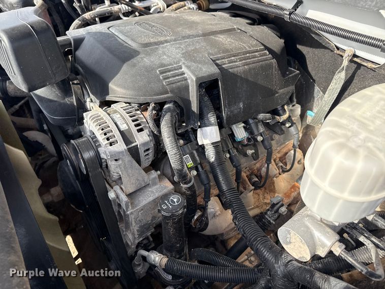 image for item EG2115 2019 Chevrolet Silverado 2500HD utility bed pickup truck