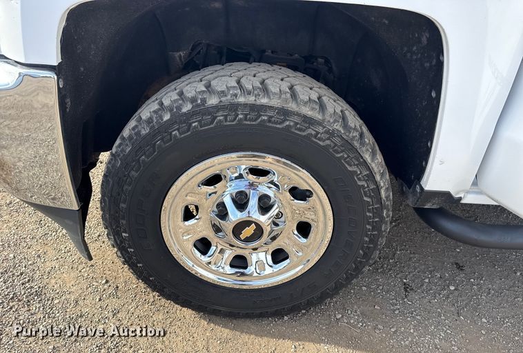 image for item EG2115 2019 Chevrolet Silverado 2500HD utility bed pickup truck