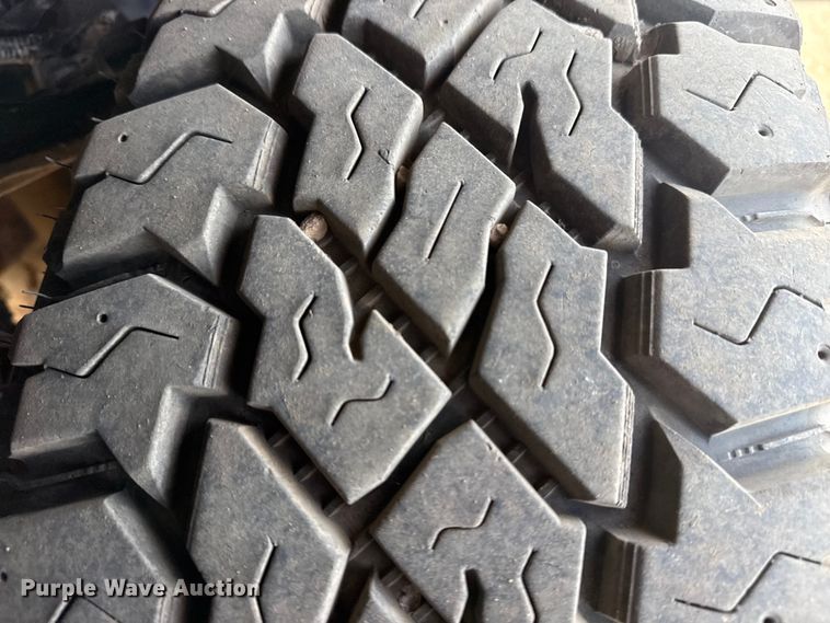 image for item EG2115 2019 Chevrolet Silverado 2500HD utility bed pickup truck