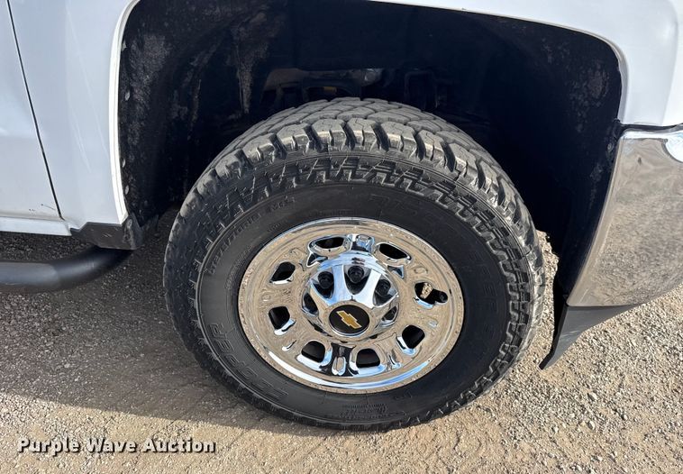 image for item EG2115 2019 Chevrolet Silverado 2500HD utility bed pickup truck