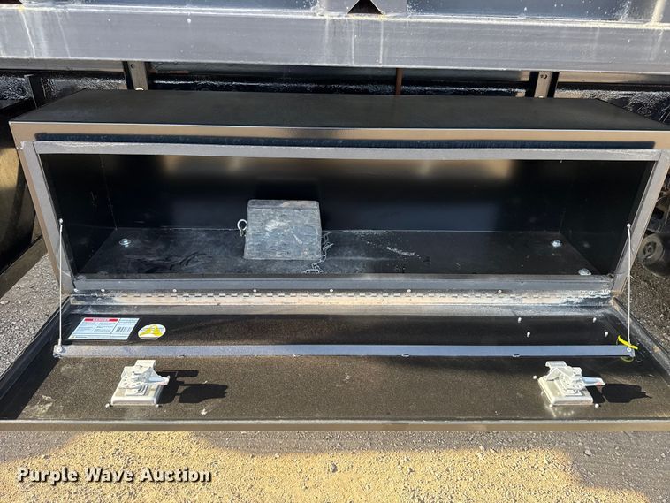 image for item EG2117 2008 Peterbilt 367 grapple crane truck