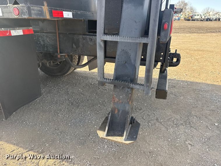image for item EG2117 2008 Peterbilt 367 grapple crane truck