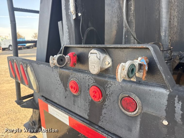 image for item EG2117 2008 Peterbilt 367 grapple crane truck