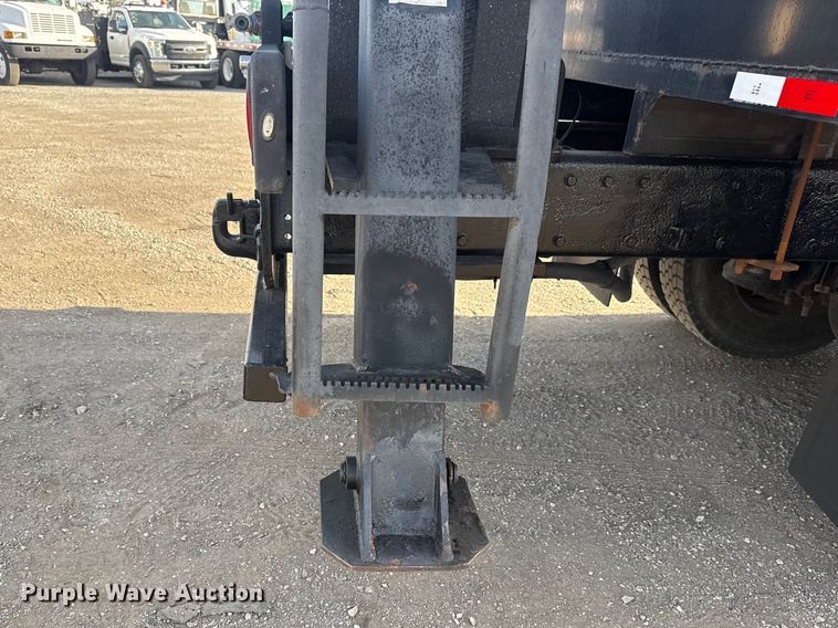 image for item EG2117 2008 Peterbilt 367 grapple crane truck