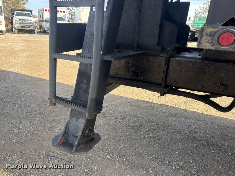 image for item EG2117 2008 Peterbilt 367 grapple crane truck