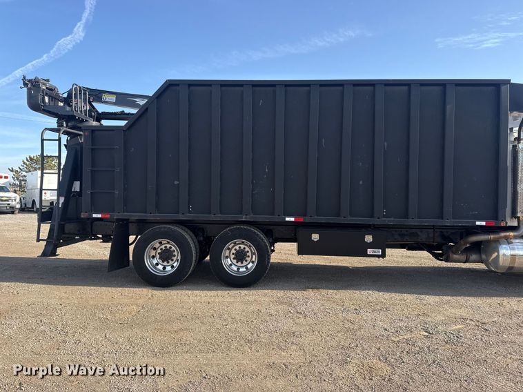 image for item EG2117 2008 Peterbilt 367 grapple crane truck