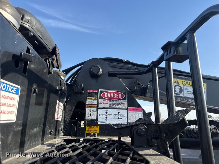 image for item EG2117 2008 Peterbilt 367 grapple crane truck