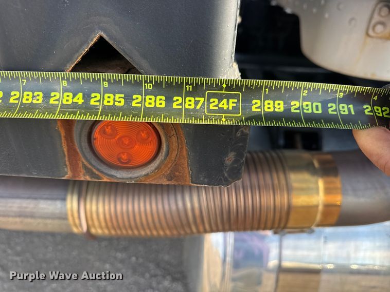 image for item EG2117 2008 Peterbilt 367 grapple crane truck