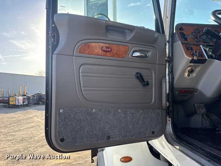 image for item EG2117 2008 Peterbilt 367 grapple crane truck