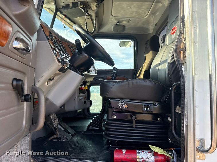 image for item EG2117 2008 Peterbilt 367 grapple crane truck